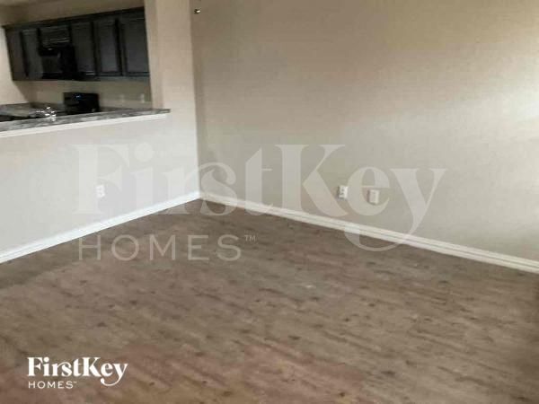 Foto del edificio - 664 River Garden Dr