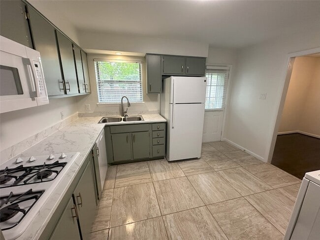 Building Photo - 1771 Mariposa Dr