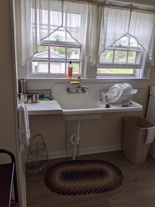 Building Photo - 705 Moon Ln