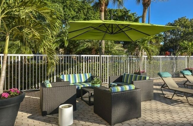 Sun Deck - Jacaranda Village