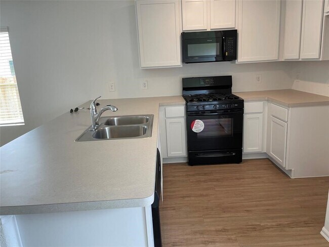 Foto del edificio - 440 Jewett Meadow Dr