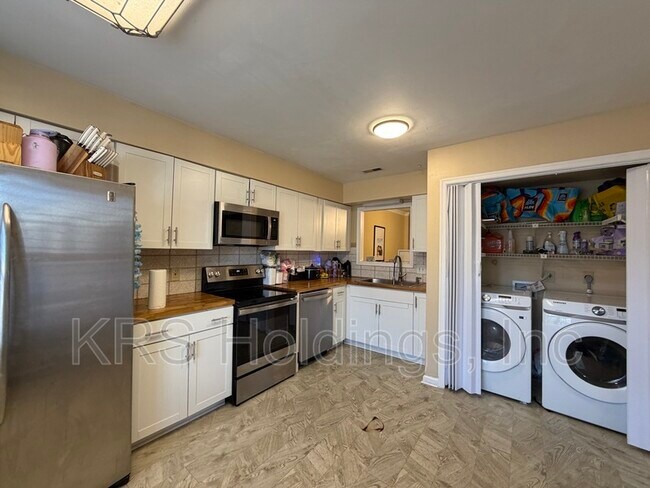 Foto del edificio - 3842 Whitechapel Arch