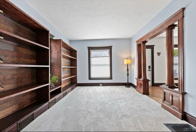 Foto del edificio - 136 Bryant Ave