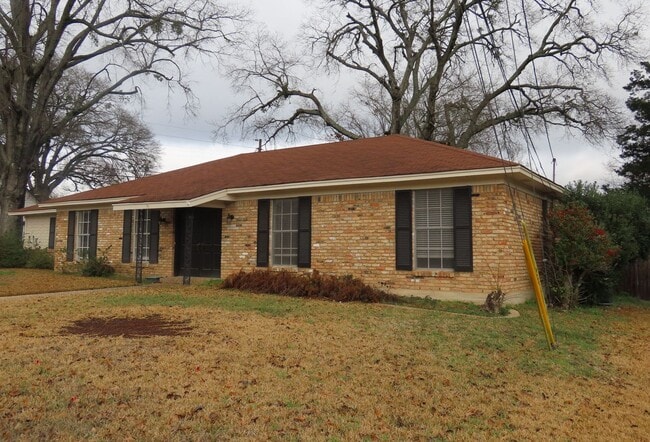 Foto del edificio - Expansive 3/2 Home in Tyler w/Additional Den and Living Room!