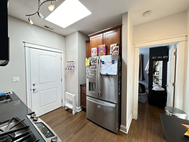Foto del edificio - 2702 W Cortland St