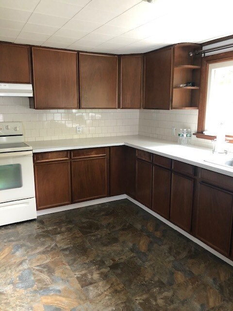 Kitchen - 37 Sandy Pond Rd