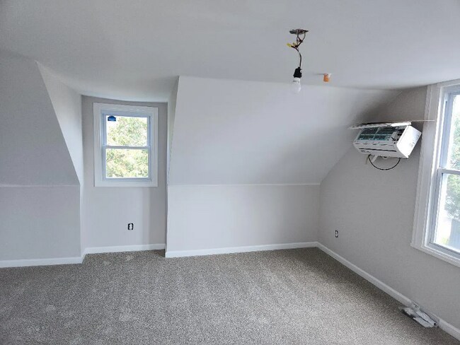 Foto del edificio - 6 W 6th St