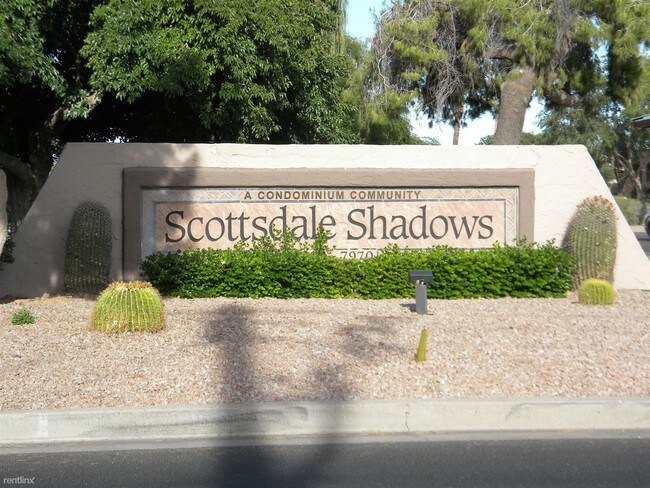 Foto del edificio - 7910 E Camelback Rd