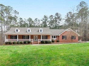 Building Photo - 305 Riverbend Dr