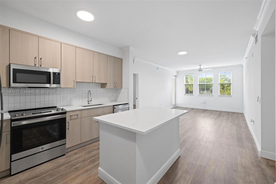 Primary Photo - 10170 SW 7th Street Unit 24-207