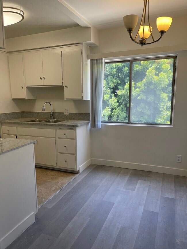 Kitchen sitting area - 1512 Butler Ave