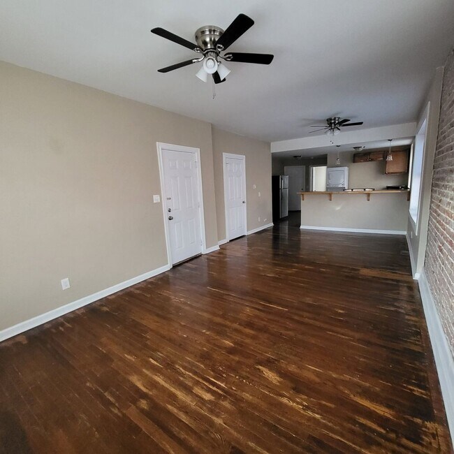 Foto del edificio - 3847 Russell Blvd