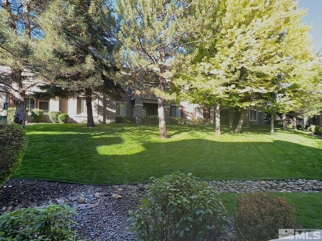 Foto del edificio - 900 S Meadows Pkwy