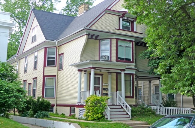 Primary Photo - 838 College Ave
