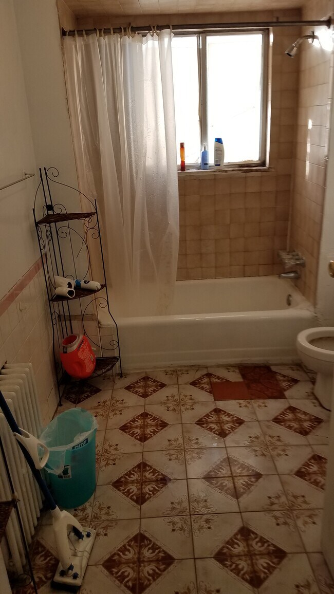baño - 368 Atwood St