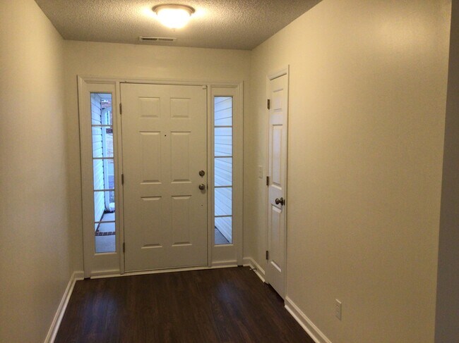 Building Photo - 5410 Bridgegate Dr