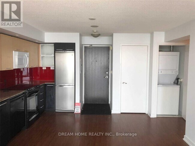 Building Photo - 25-2325 Capreol Ct