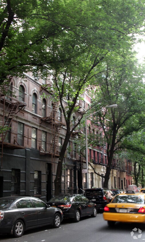 Foto del edificio - 329 E 92nd St