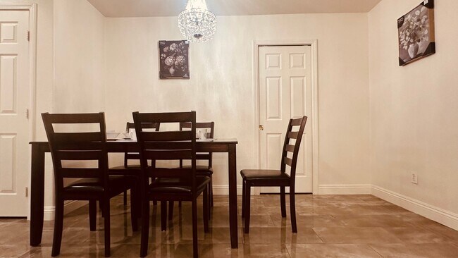 Building Photo - Furnished 3 Bedroom Home in Gated Community