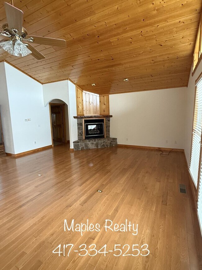 Foto del edificio - Executive Lake Home near Big Cedar Lodge