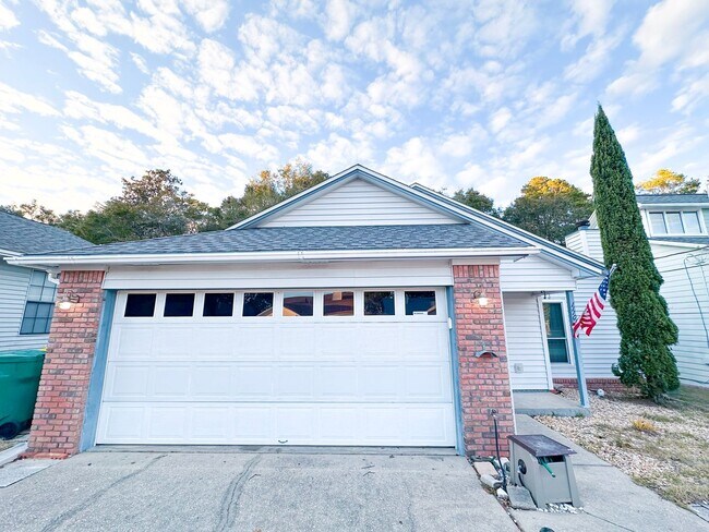 Foto del edificio - No HOA 3 bedroom home with whole house generator!