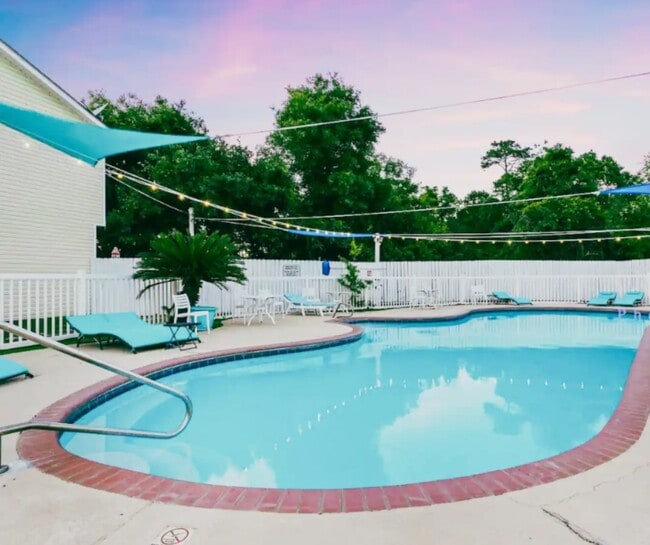 Community Swimming Pool - 1110 Century Oaks Dr