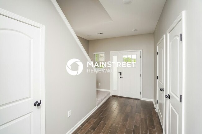 Photo - 3 Bedroom Pet-Friendly Home in Jeffersonville, IN with Main Street Renewal