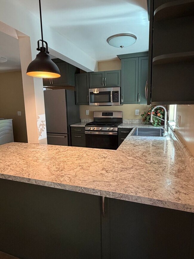Foto del edificio - Pioneer Duplex with MOST UTILITIES PAID!