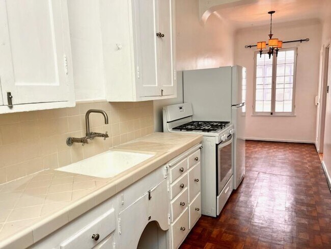 Foto del edificio - 140 Roxbury Dr