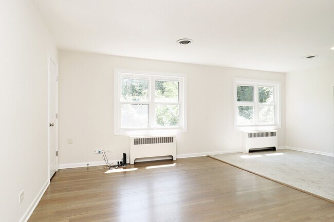 Foto del edificio - Dog-Friendly Apartment With Ting Fiber Int...