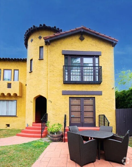 Building Photo - 738 N La Jolla Ave