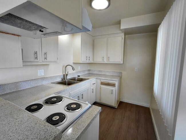 Foto del edificio - Memorial Apartments- Super Clean 2 Bedroom 1 Bath Apartment in Memorial Heights