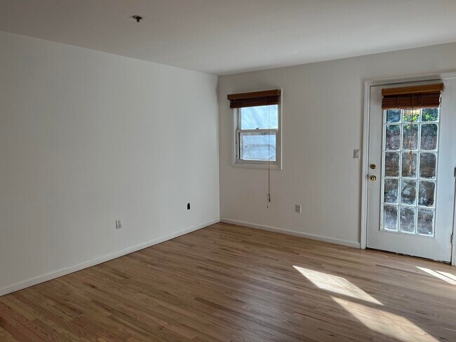 Building Photo - 8907 Riverside Pl