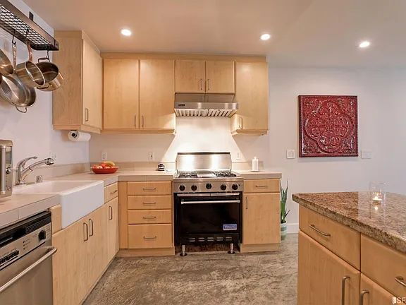 Foto del edificio - "Spacious 1-Bed, 2-Bath Gem in San Francisco's Heart – Your Urban Sanctuary Awaits!"
