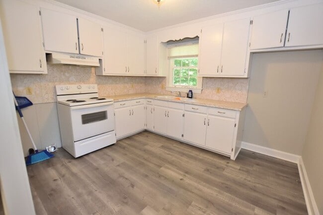 Building Photo - 608 E Cockrell St