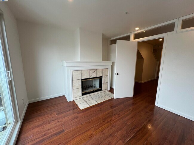 Building Photo - 15 Teresita Blvd