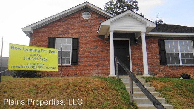 Building Photo - 705-705 Yeager Ln