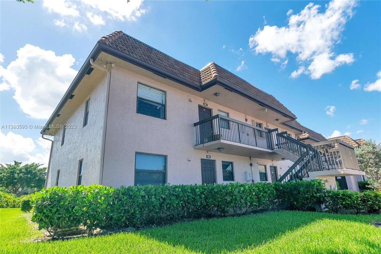 900 NW 106th Terrace Unit 101, Pembroke Pines, FL 33026 Condo for