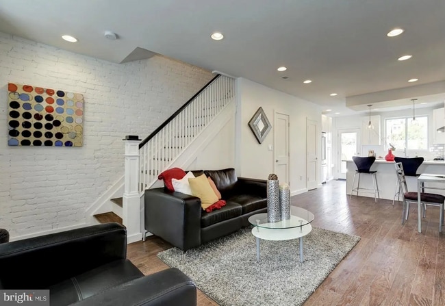 Photo - 709 Hamilton St NW Townhome