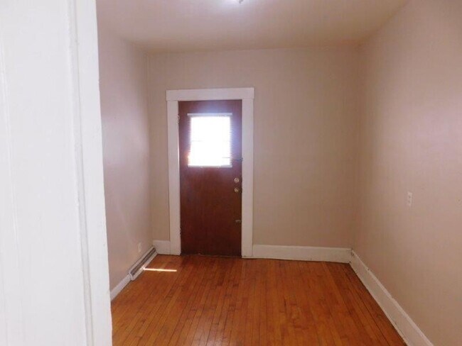 Foto del edificio - 219 E Mifflin St
