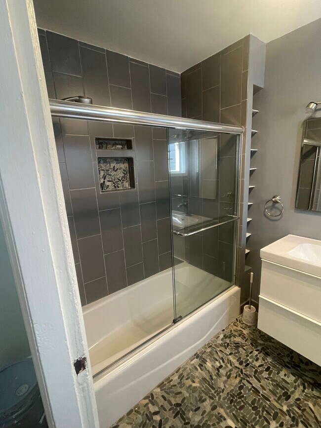 Full Bath 1 - 275 Teddy Ave