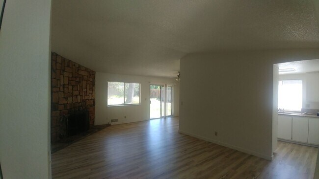 Foto del edificio - House: 3 Bedroom / 2 Bathroom - Loomis  (COMING SOON!!)