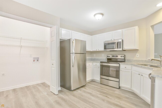 Building Photo - 232 Glen Ridge Dr