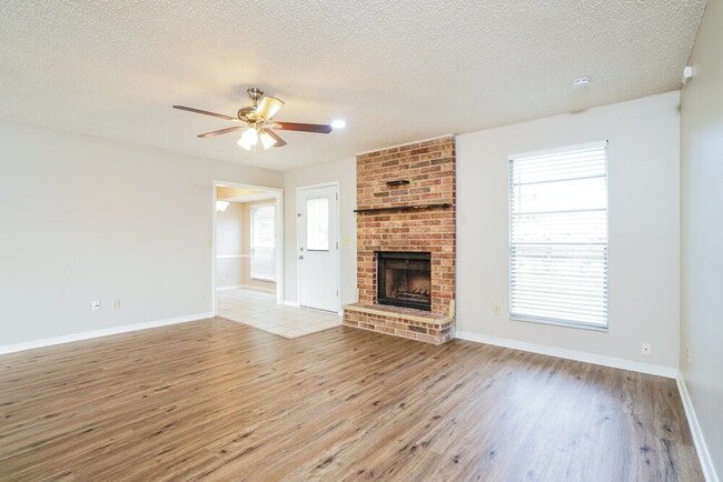 Building Photo - 2677 Aberdeen Ct