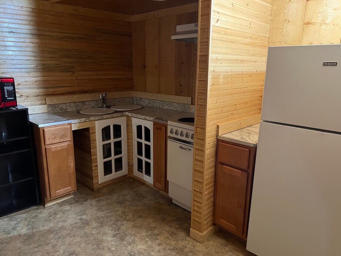 102 E Erie St Unit C, Albion, MI 49224 Room for Rent in Albion, MI