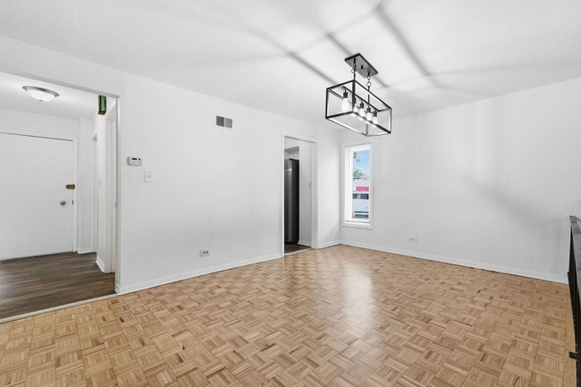 Building Photo - 1174 E 53rd St