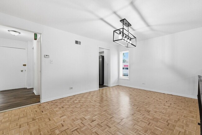 Foto del edificio - 1174 E 53rd St