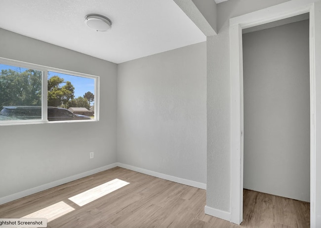 Building Photo - 924 3rd St