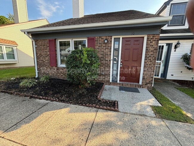 Photo - 10 Parkway Dr Townhome