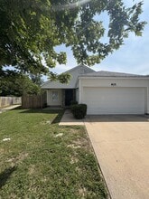Building Photo - 601 Cedarbrook Ct